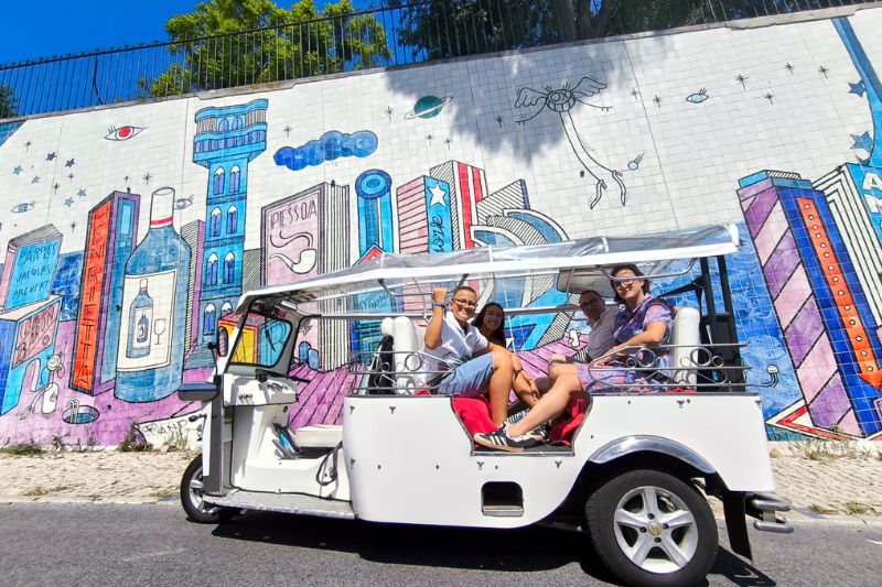 Explore Lisboa de TukTuk: O Passeio Mais Divertido e Autêntico pela Capital Portuguesa!